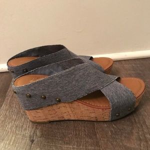 Crown Vintage Platform Sandals (size 6.6)